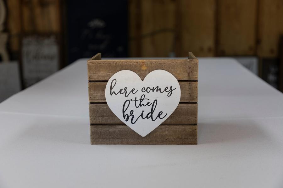 A card box from the house collection for the gift table.